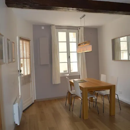 Emilion Apartment